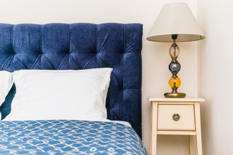 Transformez votre chambre avec une tête de lit innovante et pratique